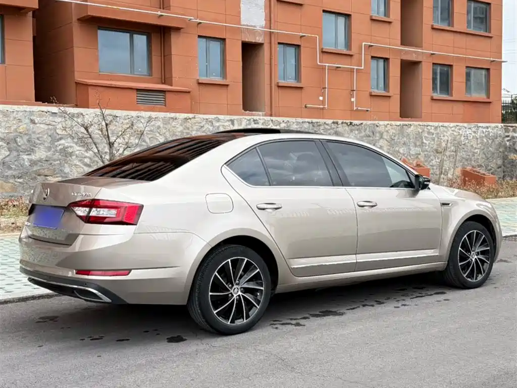 Skoda Octavia — фото 8