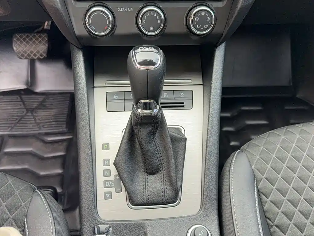 Skoda Octavia — фото 9