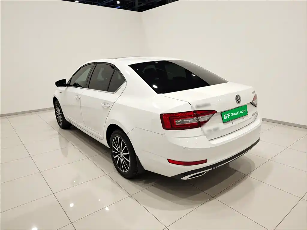 Skoda Octavia — фото 5