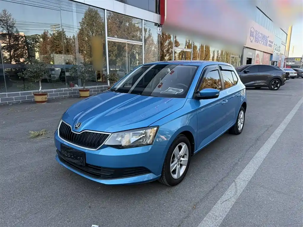 Skoda Fabia — фото 2