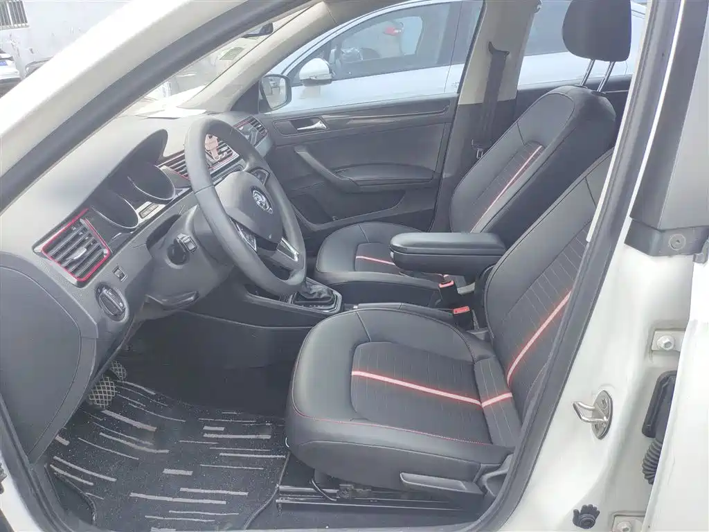 Skoda Rapid Spaceback — фото 11
