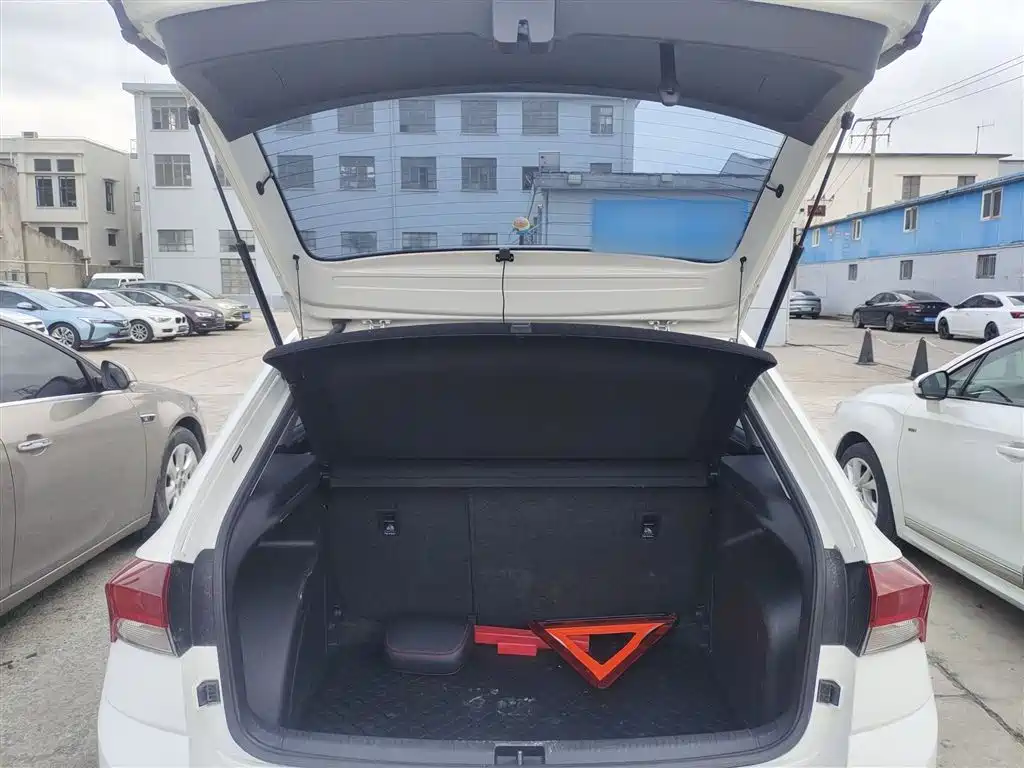 Skoda Rapid Spaceback — фото 15