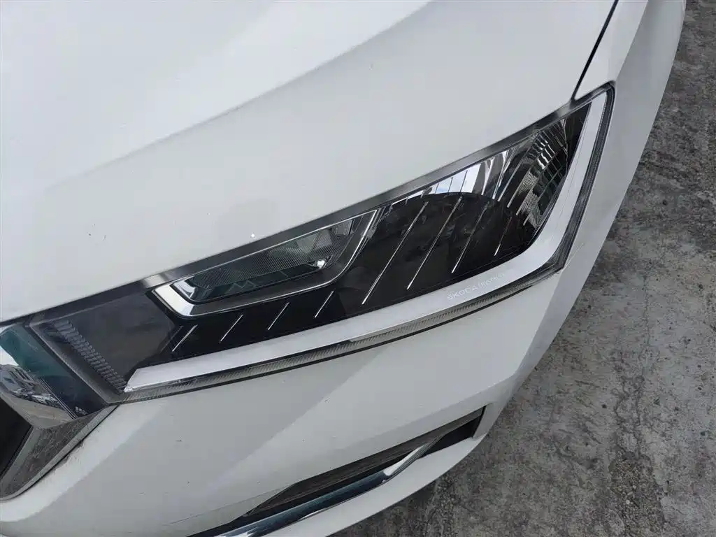 Skoda Rapid Spaceback — фото 18