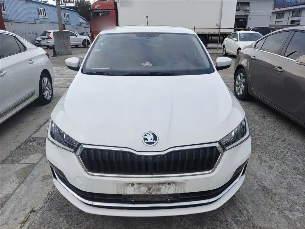 Skoda Rapid Spaceback — фото 3