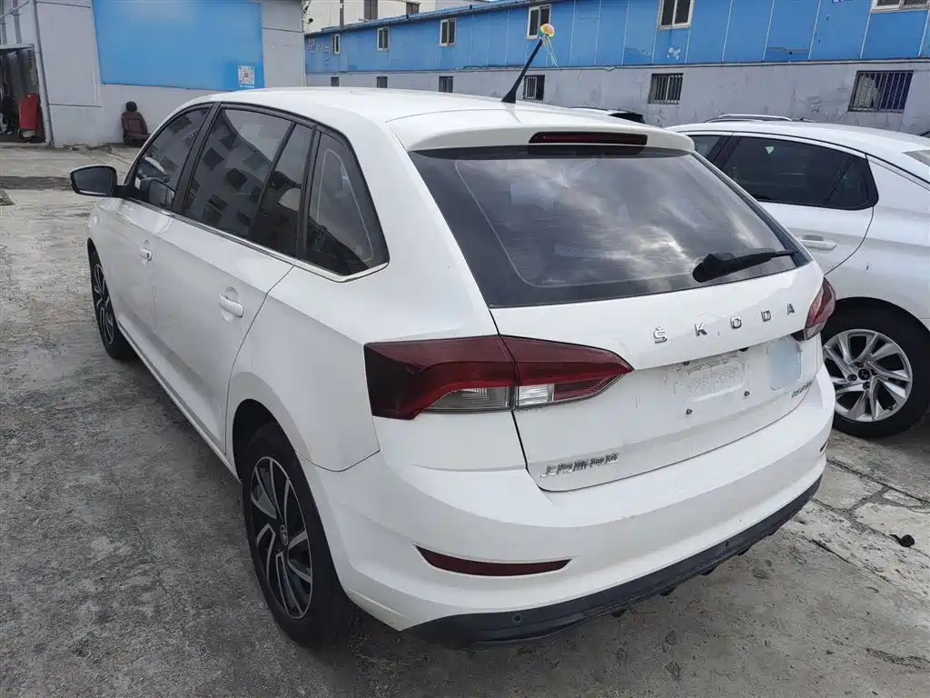 Skoda Rapid Spaceback — фото 23