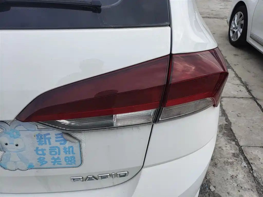 Skoda Rapid Spaceback — фото 24