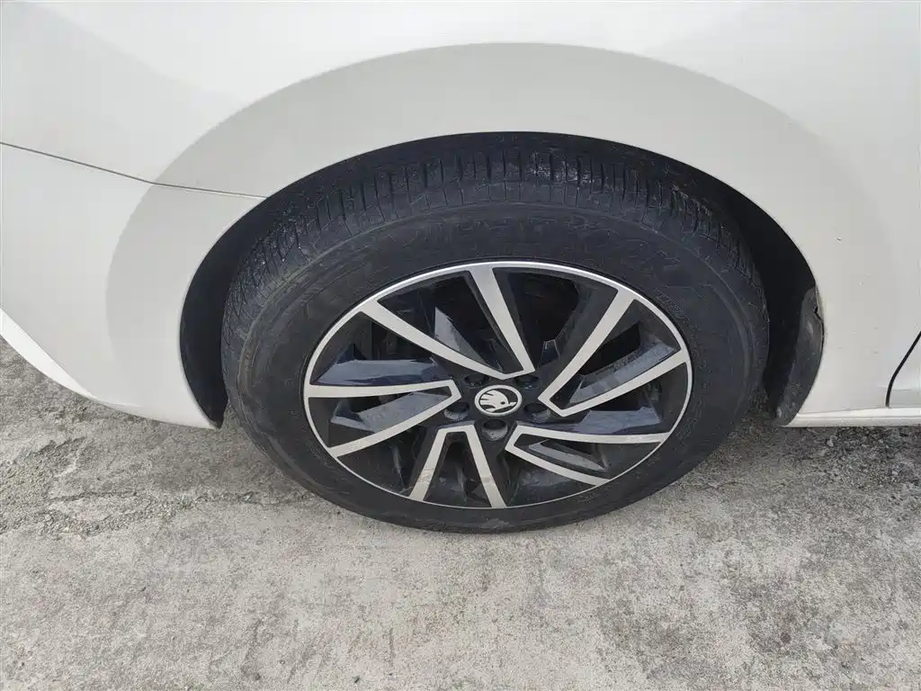 Skoda Rapid Spaceback — фото 25