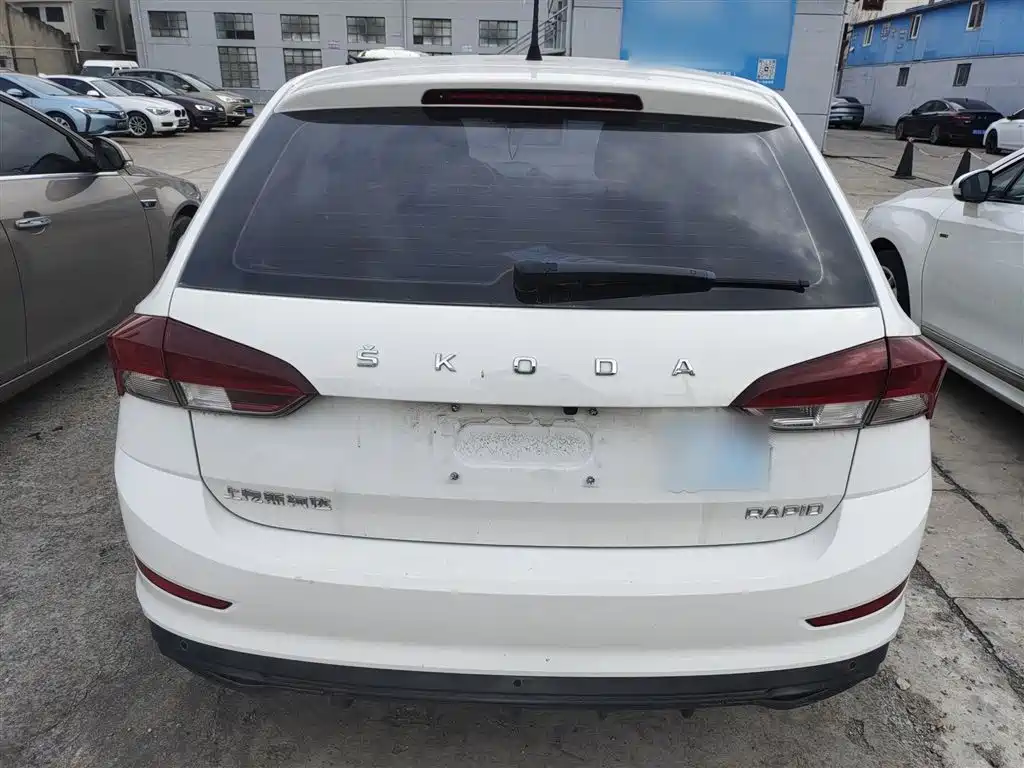 Skoda Rapid Spaceback — фото 4
