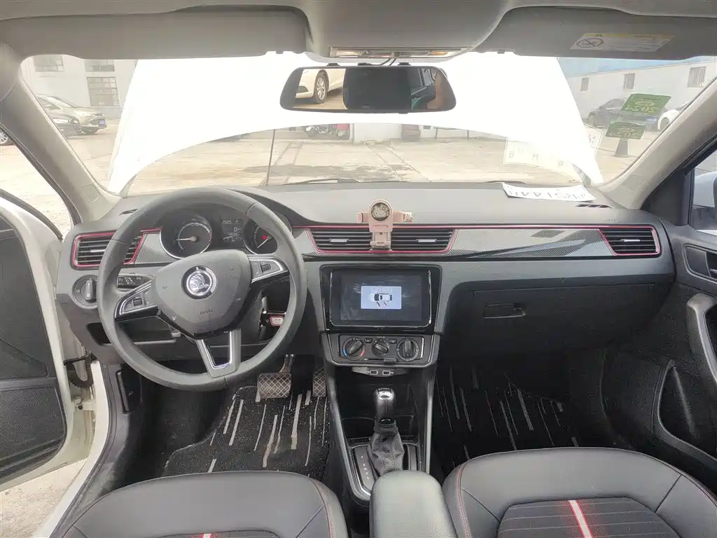 Skoda Rapid Spaceback — фото 6