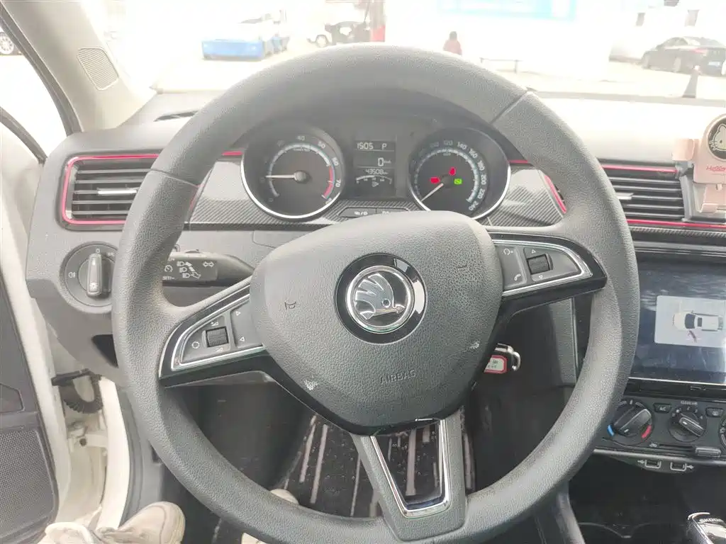 Skoda Rapid Spaceback — фото 7