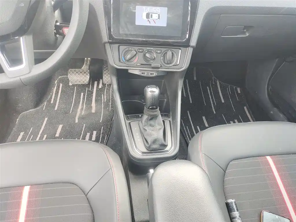 Skoda Rapid Spaceback — фото 10