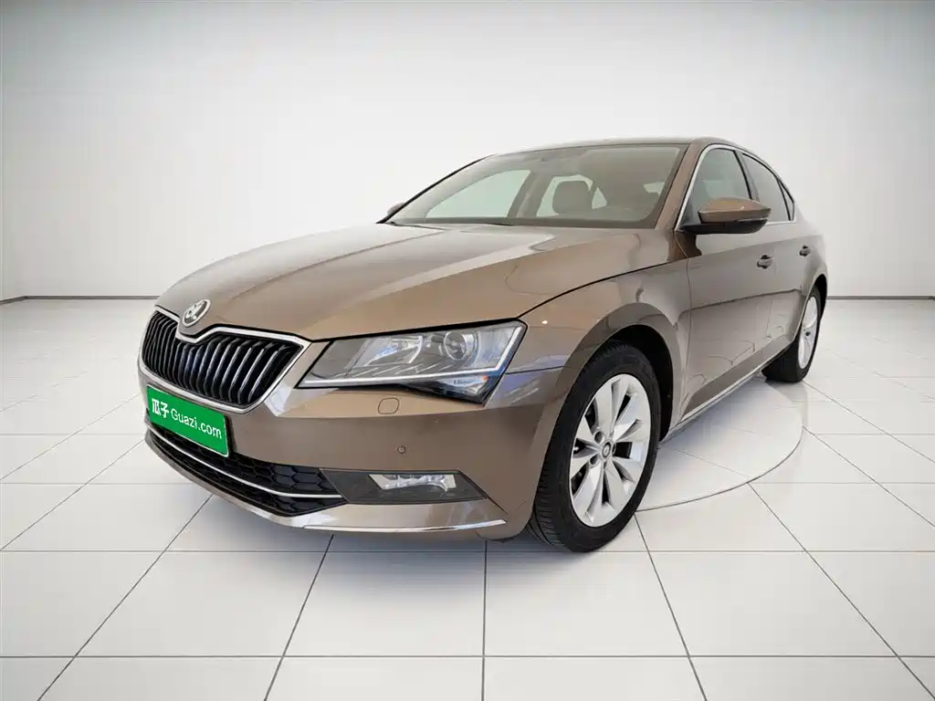Skoda Superb — фото 2
