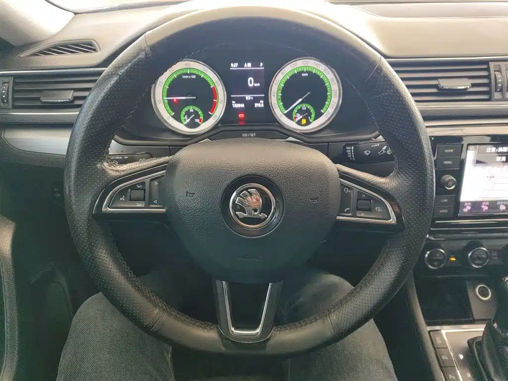 Skoda Superb — фото 11