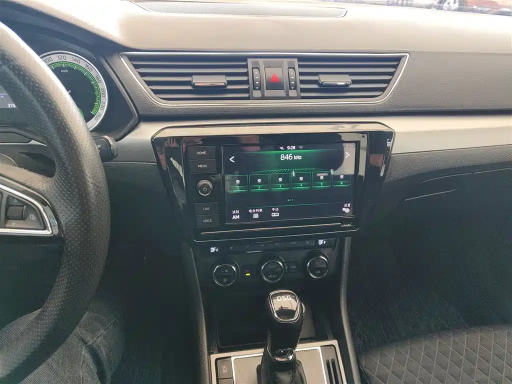 Skoda Superb — фото 13