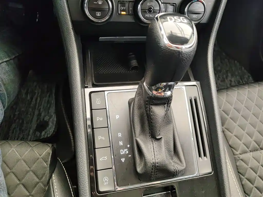Skoda Superb — фото 14