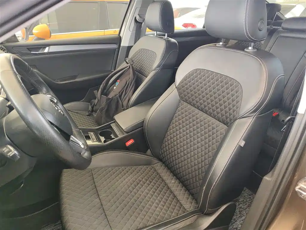 Skoda Superb — фото 15