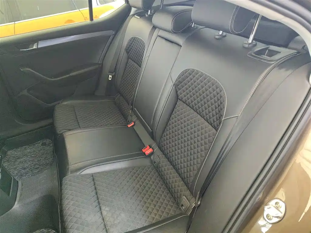 Skoda Superb — фото 17