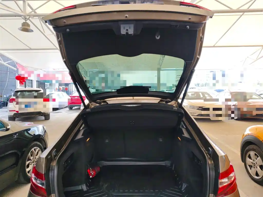 Skoda Superb — фото 19