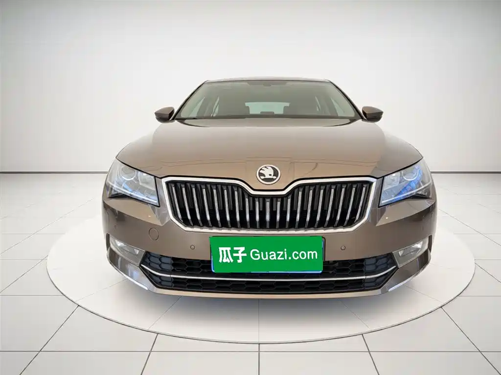 Skoda Superb — фото 3