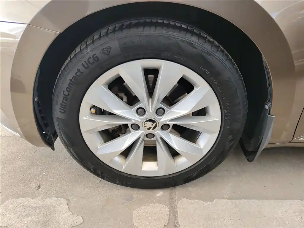 Skoda Superb — фото 23
