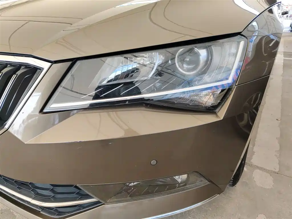 Skoda Superb — фото 24