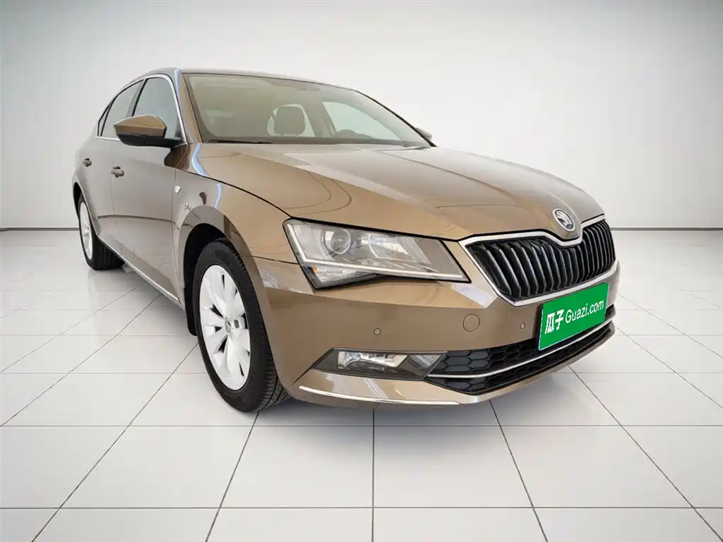 Skoda Superb — фото 4