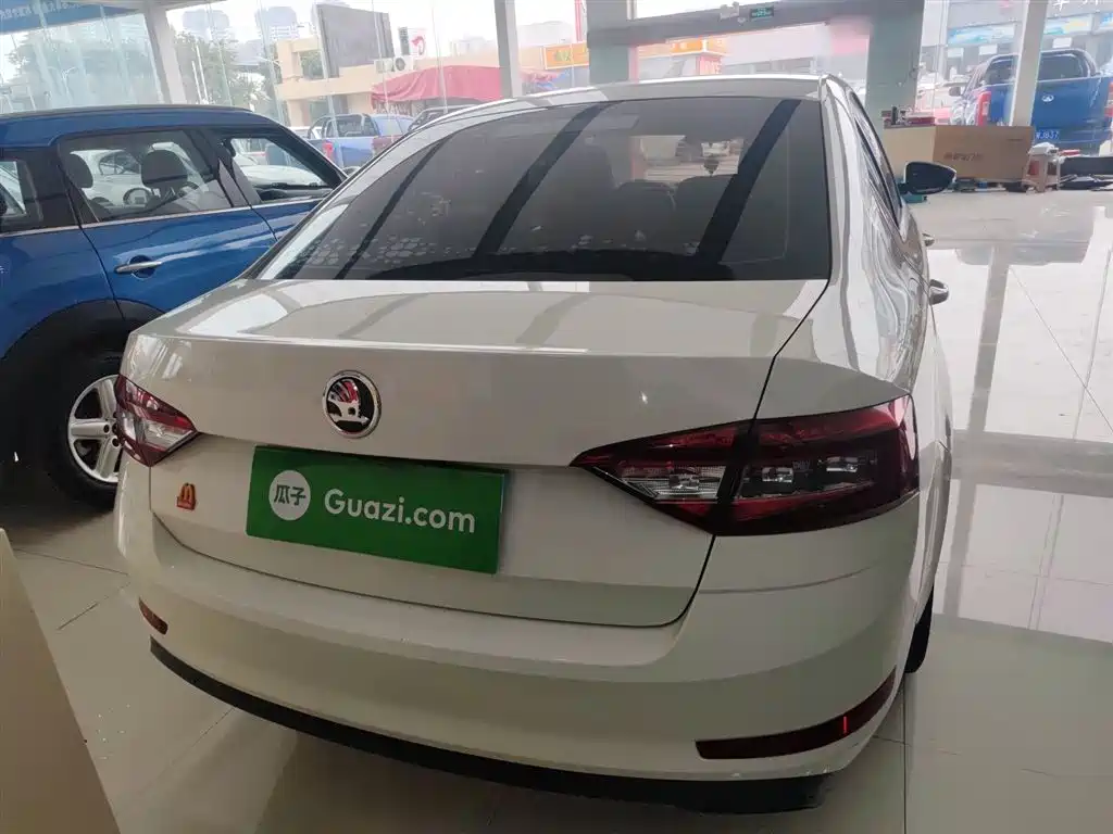 Skoda Octavia — фото 6