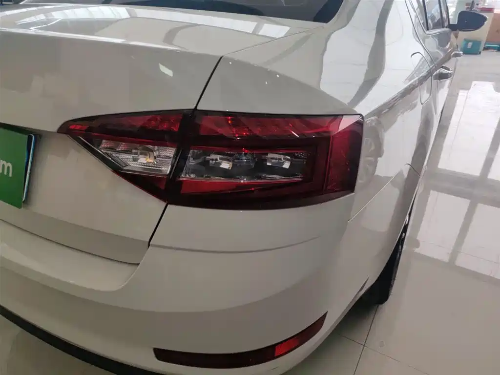 Skoda Octavia — фото 8