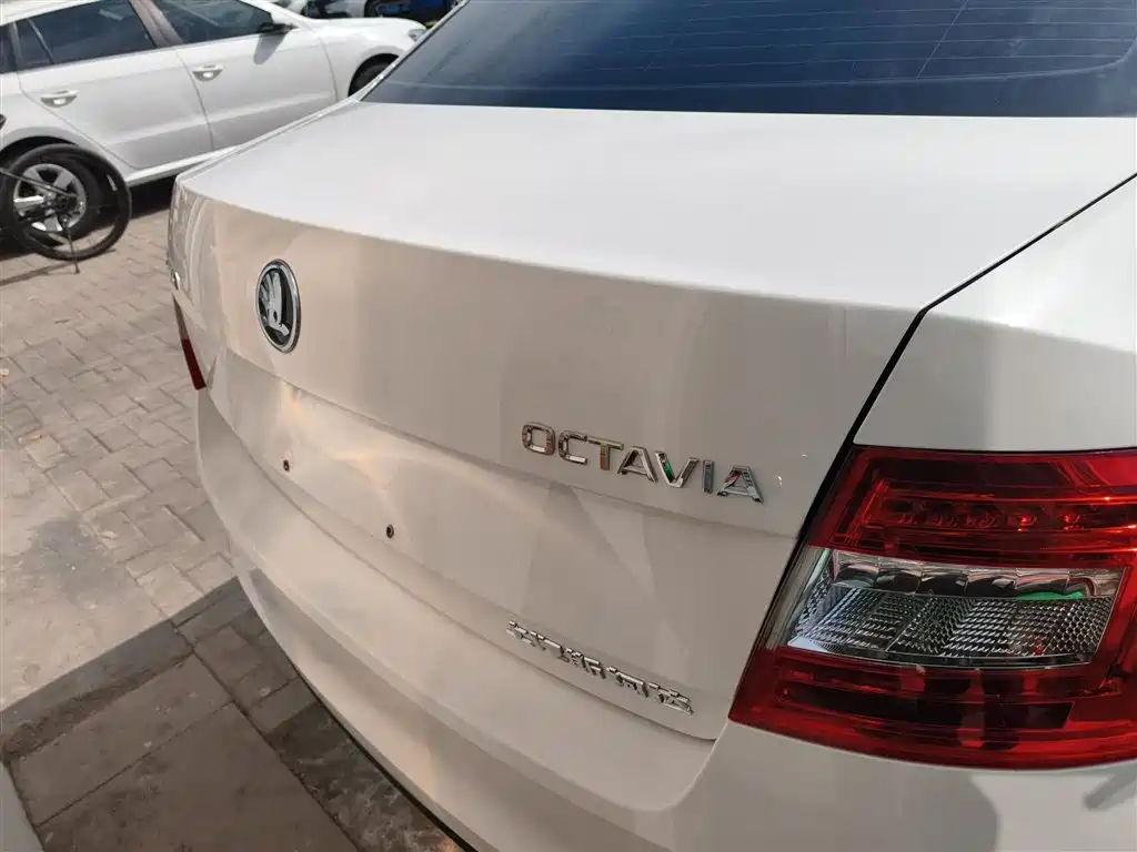 Skoda Octavia — фото 4
