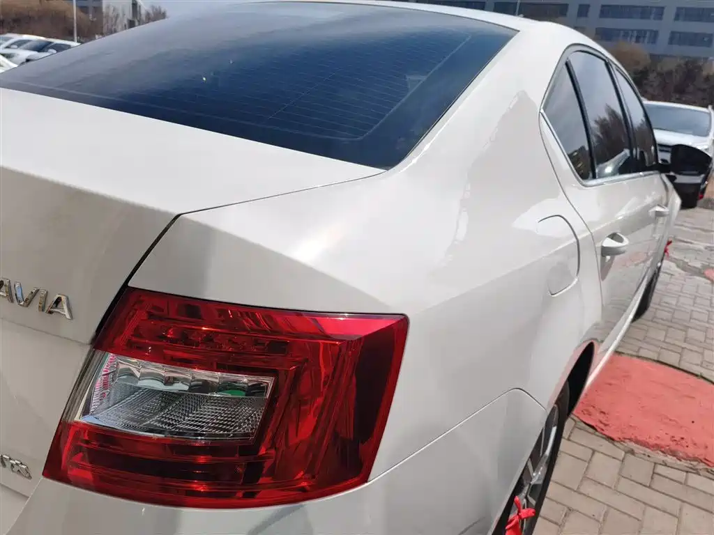 Skoda Octavia — фото 5