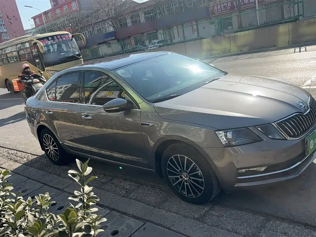 Skoda Octavia — фото 4