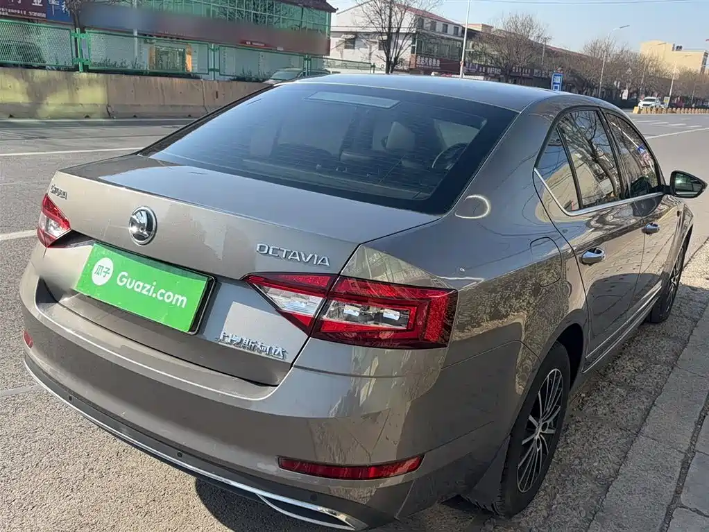 Skoda Octavia — фото 5