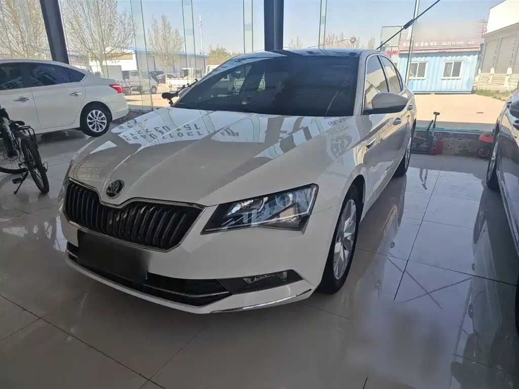 Skoda Superb — фото 2