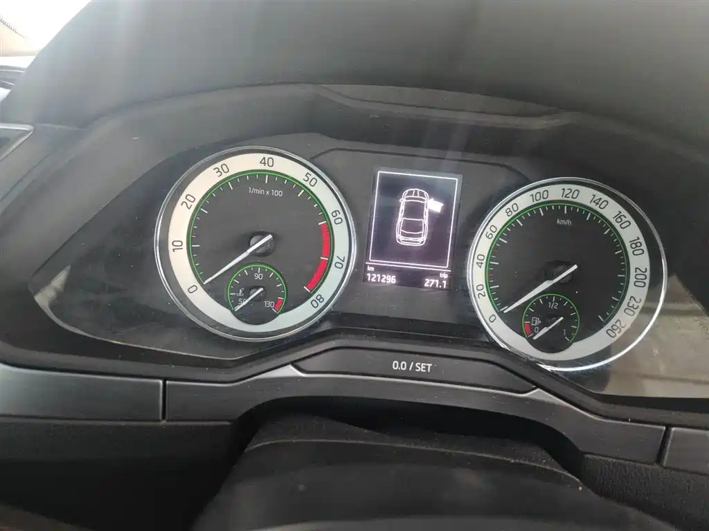 Skoda Superb — фото 13