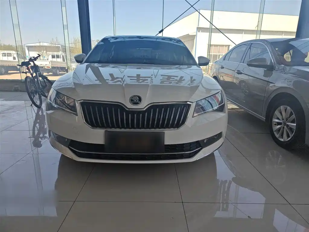 Skoda Superb — фото 3