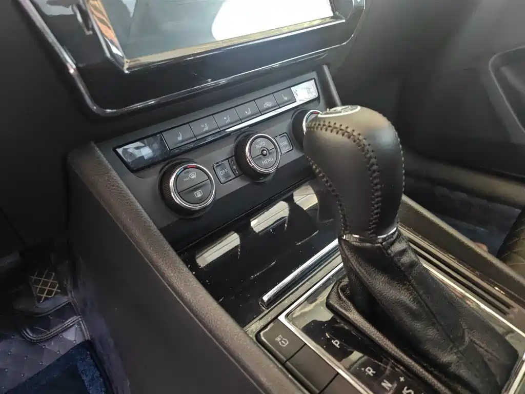 Skoda Superb — фото 10