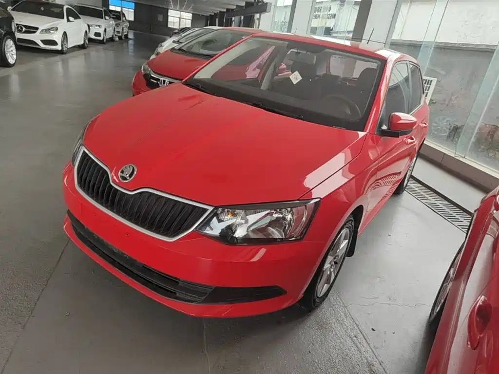 Skoda Fabia — фото 2