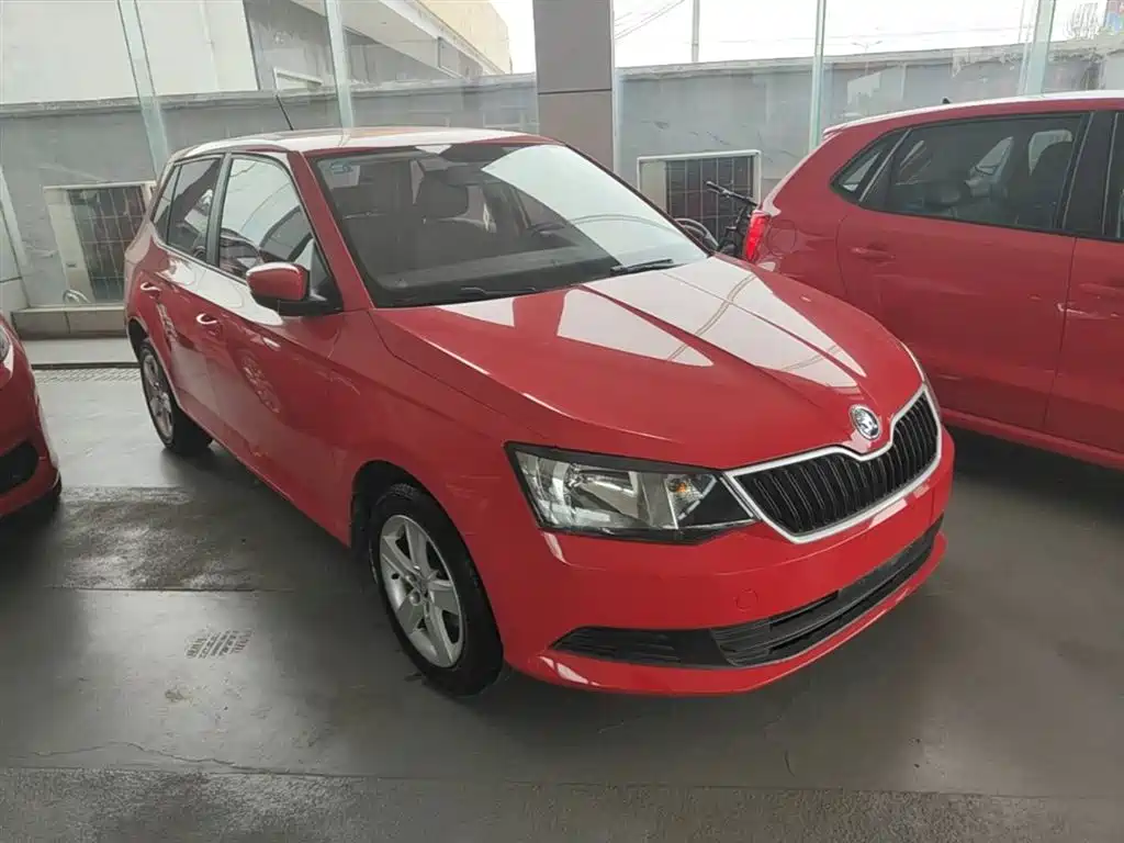 Skoda Fabia — фото 4