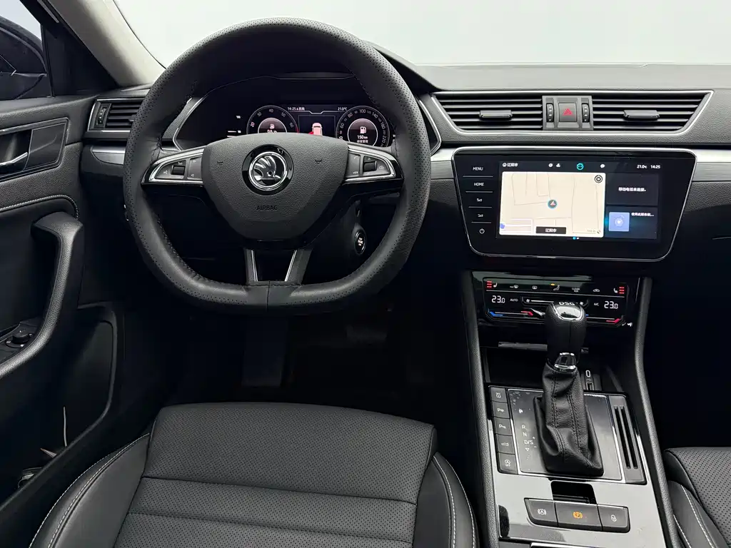 Skoda Superb — фото 11