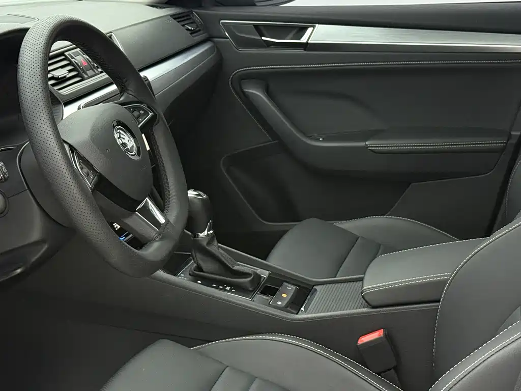 Skoda Superb — фото 19