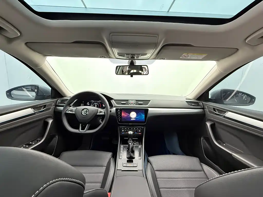 Skoda Superb — фото 9