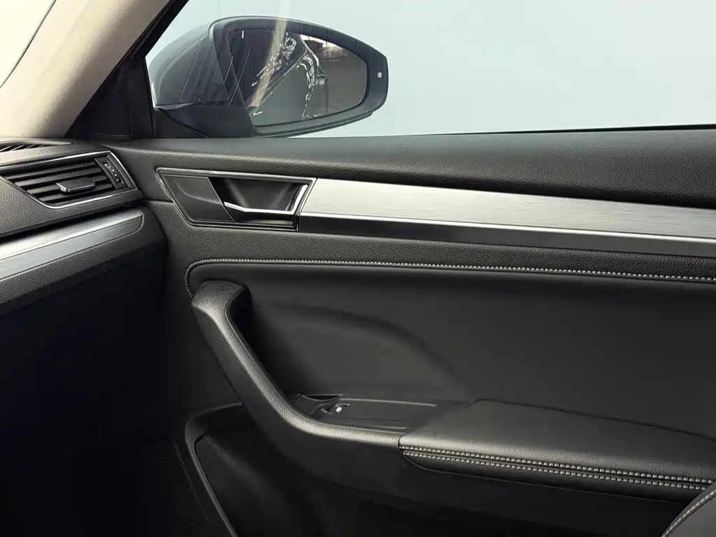 Skoda Superb — фото 10