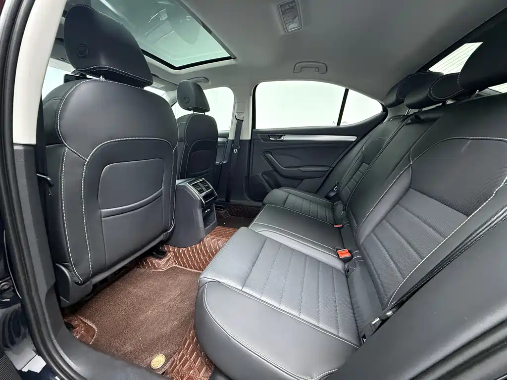 Skoda Superb — фото 8