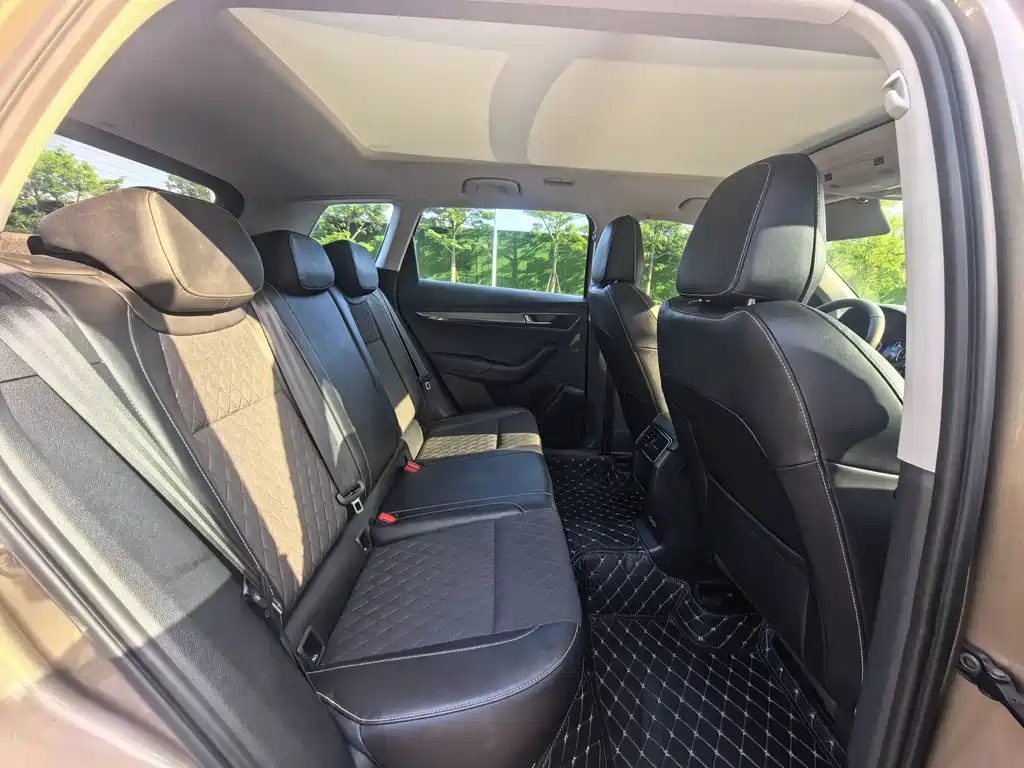 Skoda Karoq — фото 7