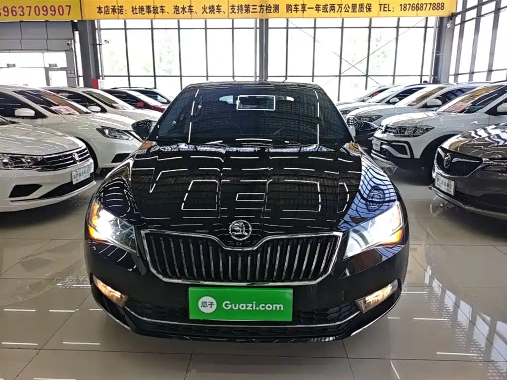 Skoda Superb — фото 3