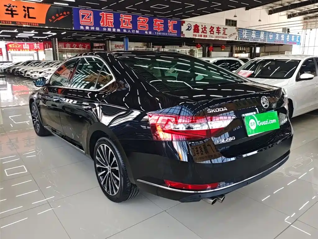 Skoda Superb — фото 5
