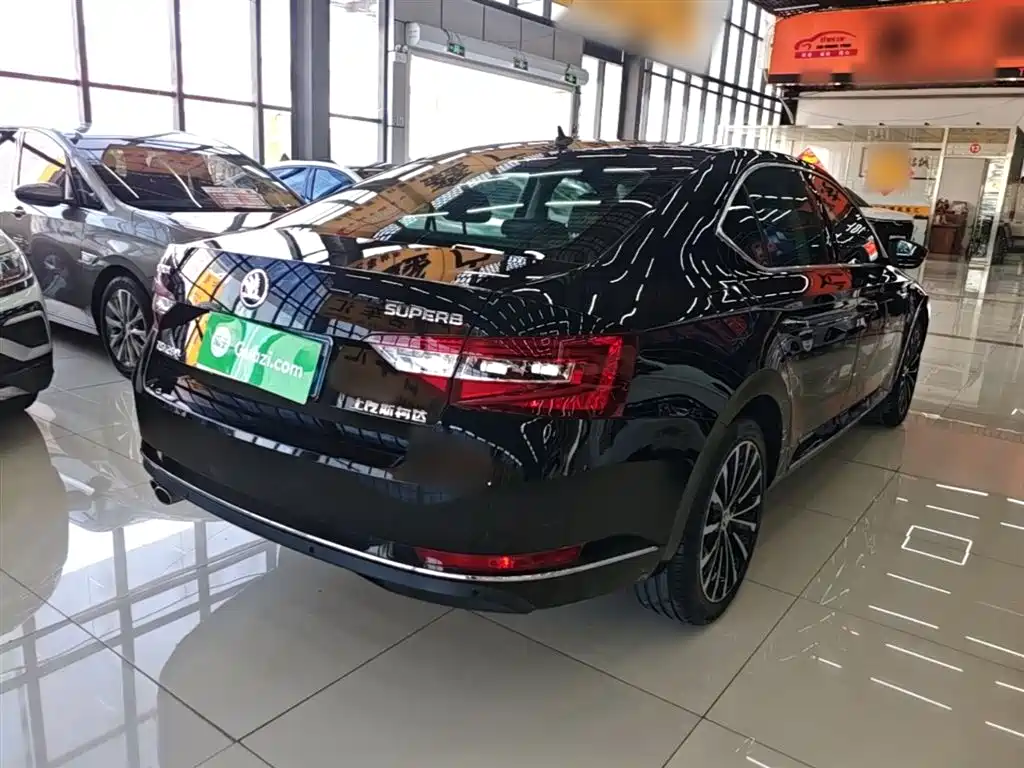 Skoda Superb — фото 7