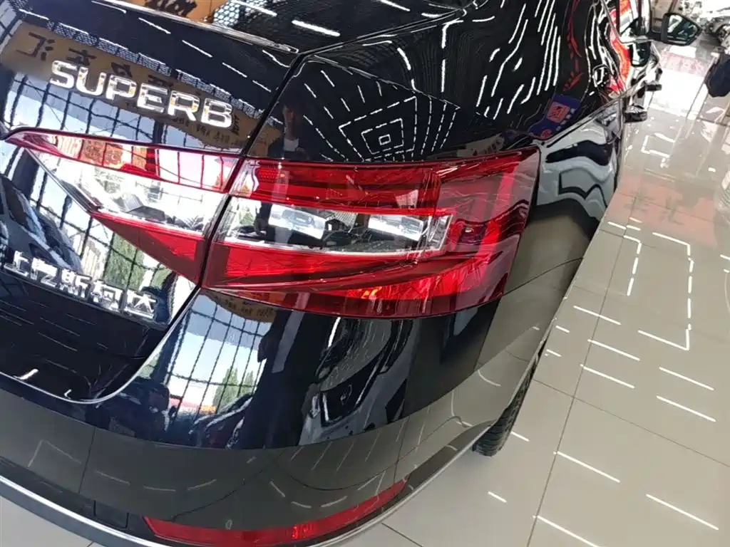 Skoda Superb — фото 8