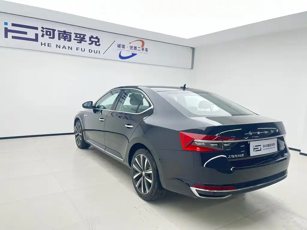 Skoda Superb — фото 4