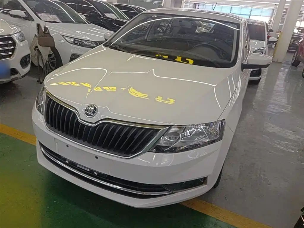 Skoda Rapid Spaceback — фото 2